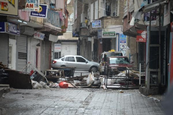 Diyarbakır'da 1 polis şehit, 3 PKK'lı öldürüldü - Resim: 3