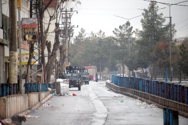 Diyarbakır'da 1 polis şehit, 3 PKK'lı öldürüldü - Resim: 6