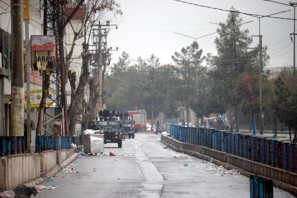 Diyarbakır'da 1 polis şehit, 3 PKK'lı öldürüldü - Resim: 7