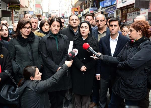 Son Dakika: HDP'liler Bakırköy'e yürümek isteyince polis müdahale etti - Resim: 6