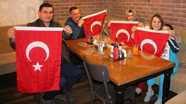 Teröre karşı Türk Bayrağı kampanyası başlatıldı - Resim: 1