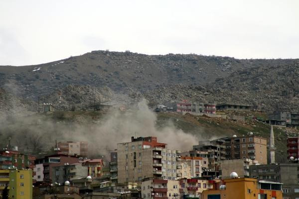 Şırnak'ta keskin nişancı PKK'lıların gizlendikleri evlere top atışı - Resim: 2