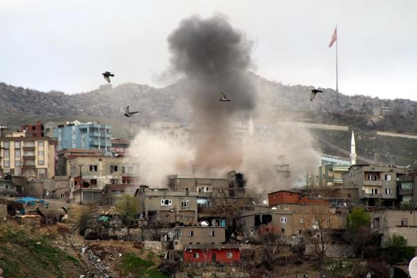 Şırnak'ta keskin nişancı PKK'lıların gizlendikleri evlere top atışı - Resim: 4