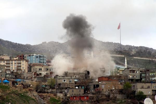 Şırnak'ta keskin nişancı PKK'lıların gizlendikleri evlere top atışı - Resim: 5