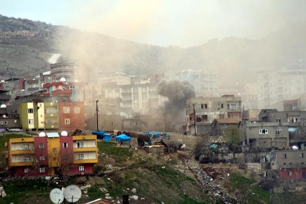 Şırnak'ta keskin nişancı PKK'lıların gizlendikleri evlere top atışı - Resim: 8