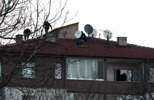 Bolu’da PKK'nın hücre evine operasyon: 2 terörist ölü ele geçirildi - Resim: 1