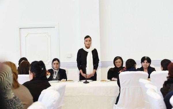 Azerbaycan first ladysi şehit annelerin önünde, göz yaşlarına hakim olamadı - Resim: 3