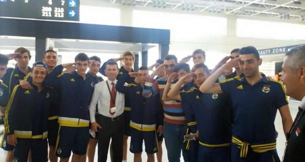 Şampiyon Fenerbahçe'den uçağı kaçıran askere büyük jest - Resim: 1
