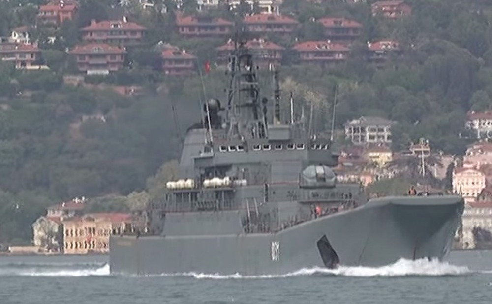 Rus savaş gemisi Türk Bayrağı dalgalandırdı - Resim: 1