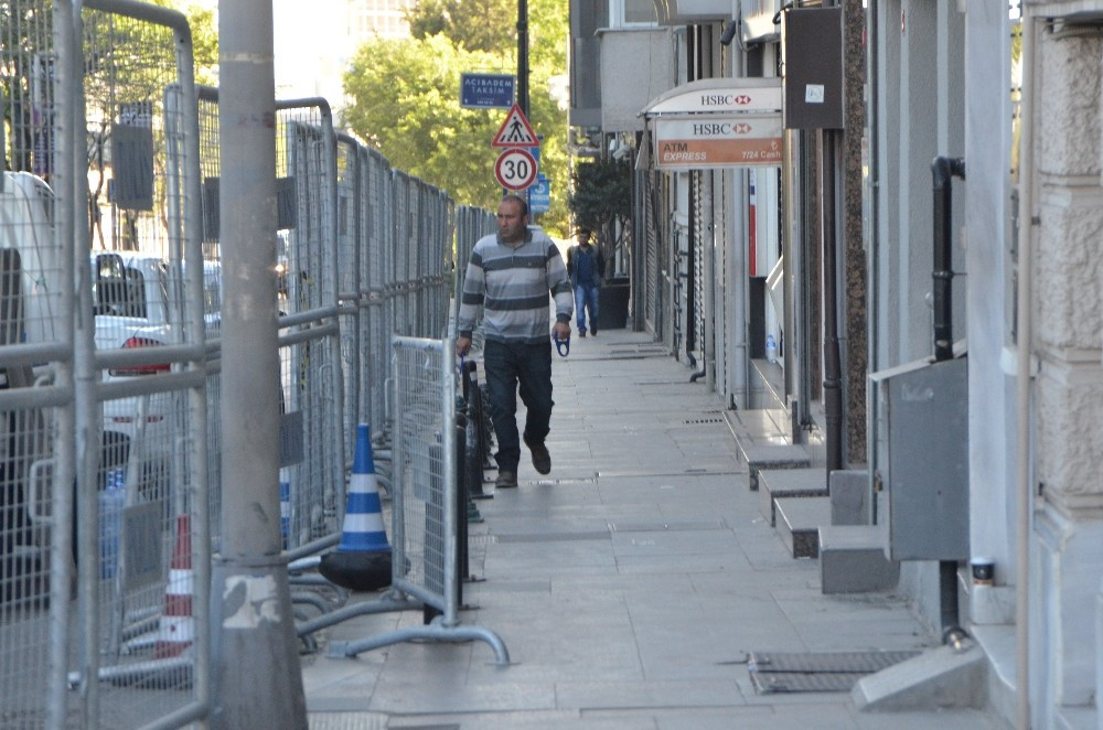 Taksim Meydanı’nda bariyerli önlem - Resim: 1
