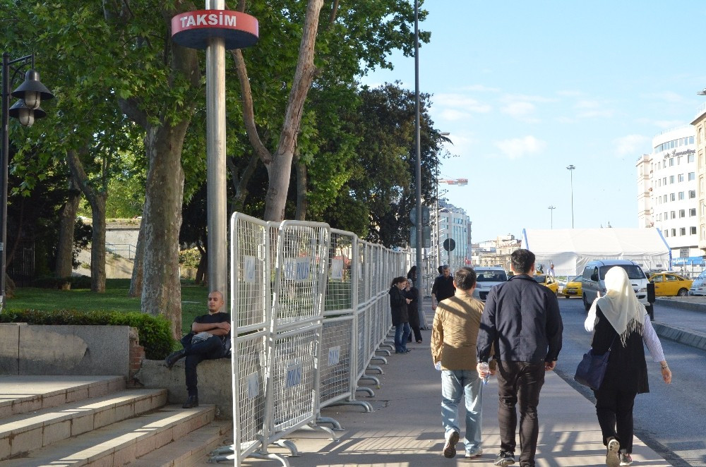 Taksim Meydanı’nda bariyerli önlem - Resim: 2