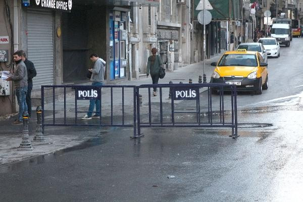 Taksim Meydanı'na çıkan yollar araç trafiğine kapatıldı - Resim: 5