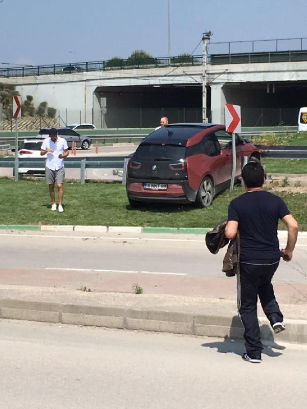 Bursasporlu Sercan Yıldırım, kaza yaptı - Resim: 2