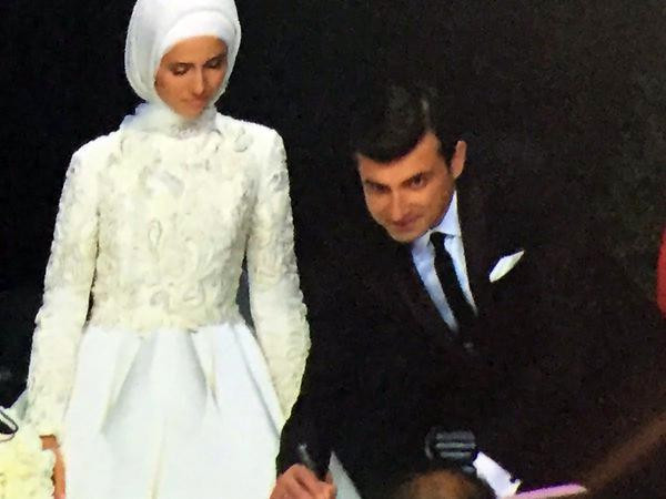 Sümeyye Erdoğan ile Selçuk Bayraktar'ın nikah törenindeki görüntüsü - Resim: 1