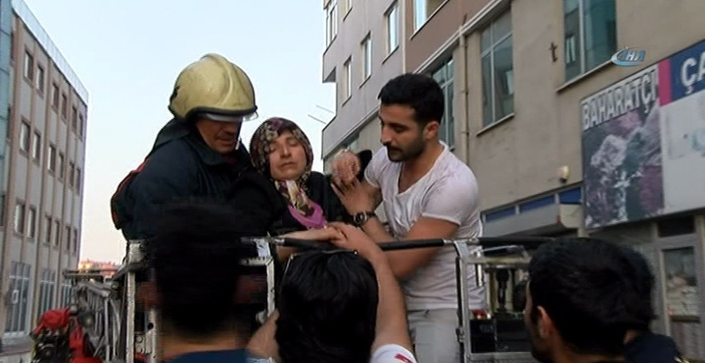 İstanbul’da yangın: Çok sayıda kişi mahsur kaldı ! - Resim: 1