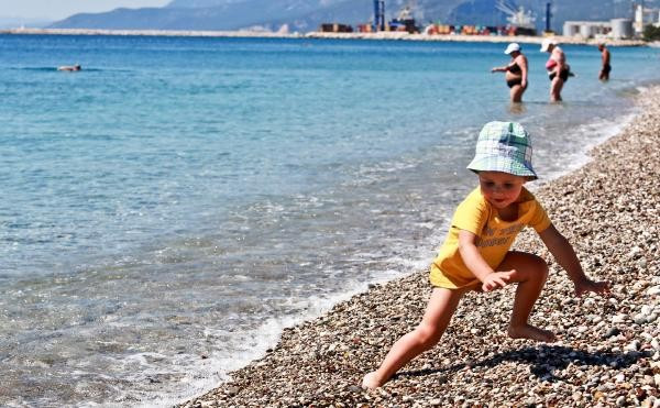 Antalya'da tatilciler denize girdi - Resim: 7