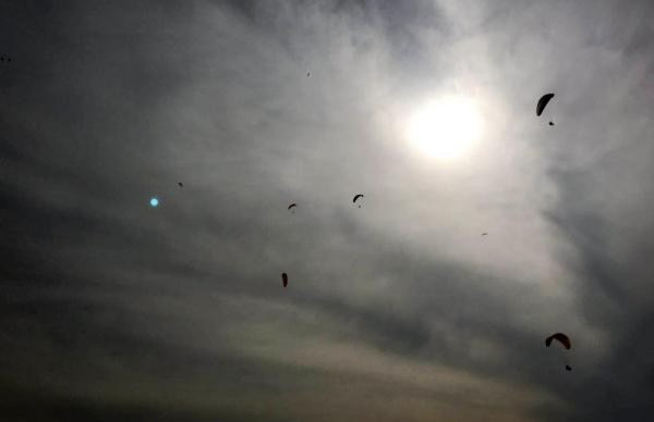Pilotların Silivri'de 'gördük' dedikleri UFO'yu, Fethiye'de fotoğrafladığını iddia etti - Resim: 2