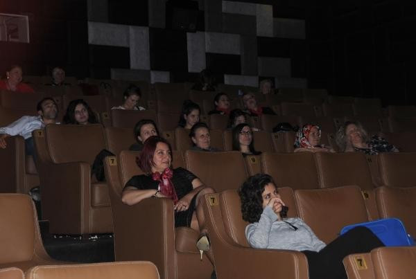 Kadınlar, Kanal D dizisini sinema salonunda izledi - Resim: 1