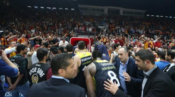 Galatasaray taraftarından büyük ayıp! Obradovic'in suratına tükürdü - Resim: 3
