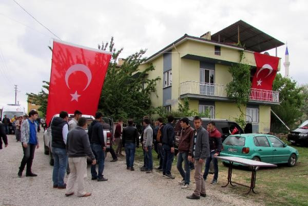 Şehit polis Yaşar Özlem'i, Sandıklı'da 10 bin kişi uğurladı - Resim: 3