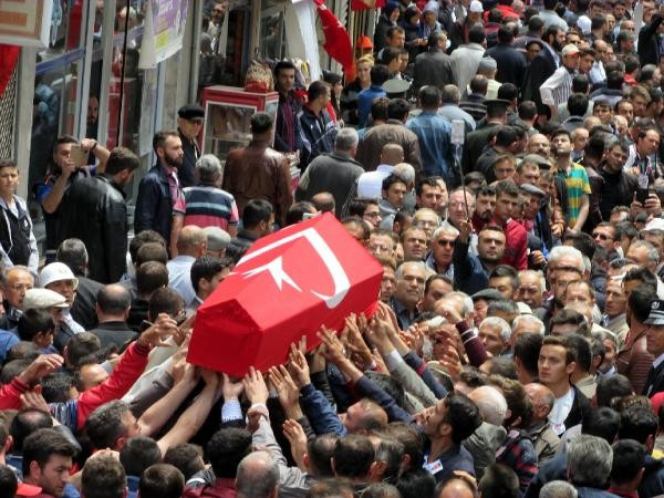 Şehit polis Yaşar Özlem'i, Sandıklı'da 10 bin kişi uğurladı - Resim: 5