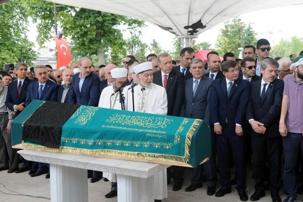 Erdoğan, Gül ve Davutoğlu'nu buluşturan cenaze - Resim: 3