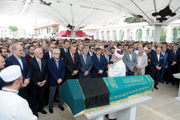 Erdoğan, Gül ve Davutoğlu'nu buluşturan cenaze - Resim: 7