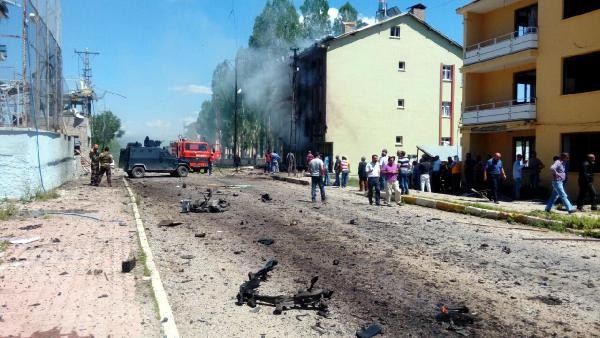Son dakika haberi: Tunceli Ovacık'ta PKK, bomba yüklü araçla saldırdı: 2'si polis 9 yaralı - Resim: 1