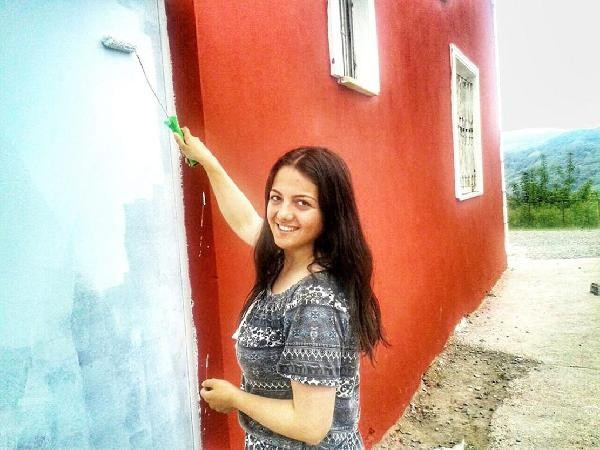 Okulu kırmızı beyaza boyayıp duvarına Türk bayrağı yaptılar - Resim: 5