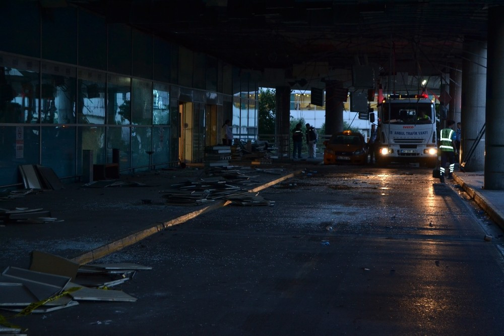 Atatürk Havalimanı’ndaki patlamanın şiddeti gün ağarınca ortaya çıktı - Resim: 2