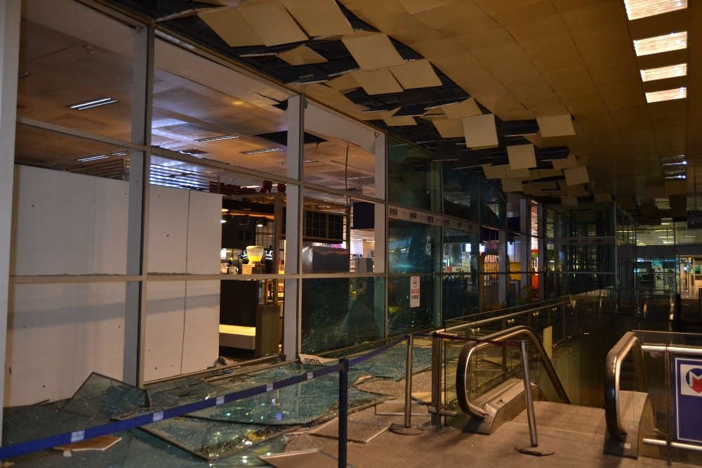 Atatürk Havalimanı’ndaki patlamanın şiddeti gün ağarınca ortaya çıktı - Resim: 3