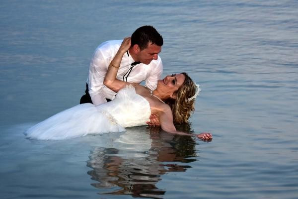 Çanakkale'de bir çift, mutluluklarını denizde ölümsüzleştirdi - Resim: 2