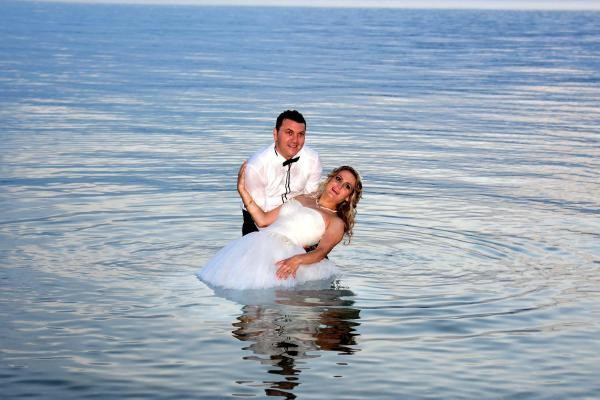 Çanakkale'de bir çift, mutluluklarını denizde ölümsüzleştirdi - Resim: 4
