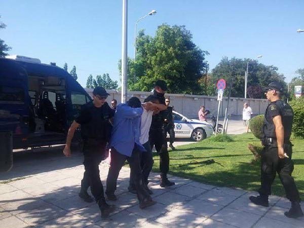 Helikopterle kaçan 8 darbeci subay Yunanistan'da adliyeye çıkarıldı - Resim: 3