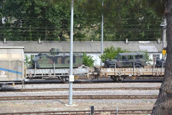 Darbe gecesi durdurulan askeri araç ve mühimmat yüklü tren halen Bilecik Garı'nda bekletiyor - Resim: 4