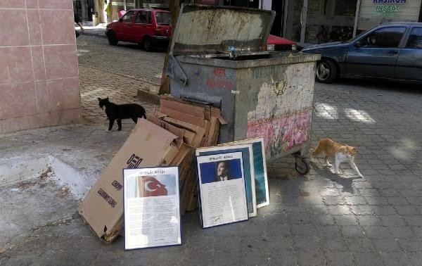Atatürk'ün posterleri çöpte bulundu - Resim: 1