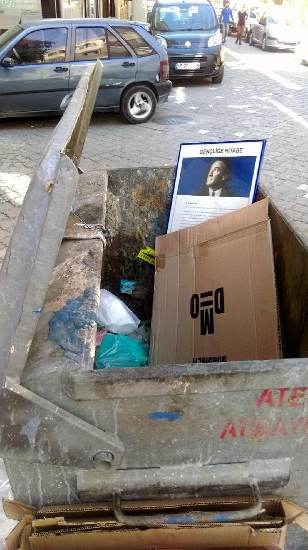 Atatürk'ün posterleri çöpte bulundu - Resim: 2