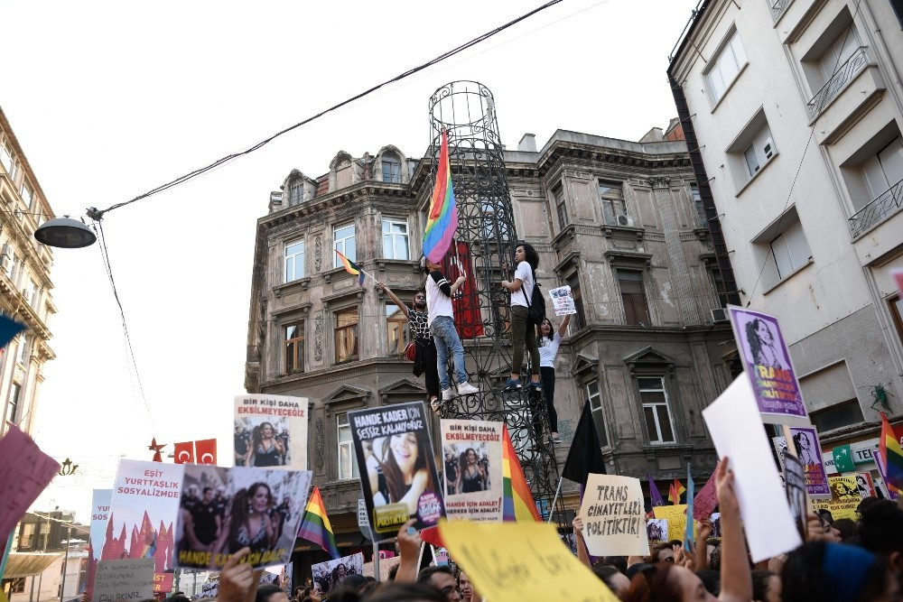 LGBTİ bireylerden Taksim’de Hande Kader eylemi - Resim: 2