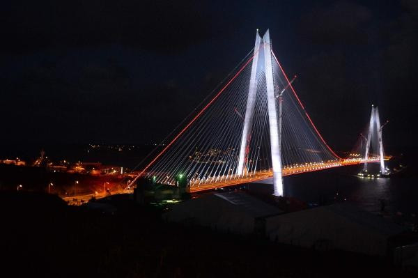 Yavuz Sultan Selim Köprüsü gece ışıl ışıl - Resim: 3