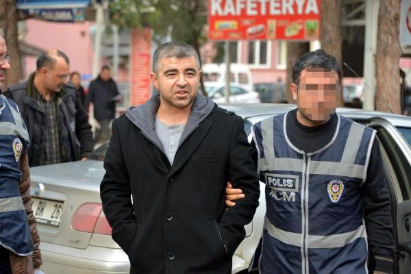 Katilini öldürdüğü Özgecan'ın fotoğrafı olan tişörtle duruşmaya çıktı - Resim: 3