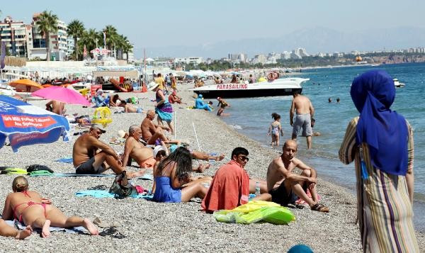 Antalya'da sahiller dolup taşıyor - Resim: 2