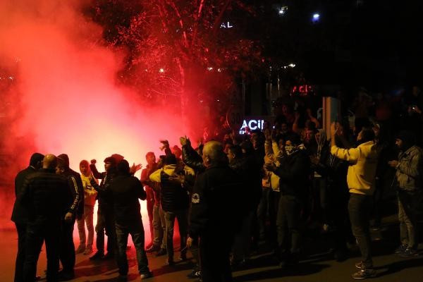 Rasim Ozan'ın o sözleri Fenerbahçe taraftarını sokağa döktü - Resim: 1