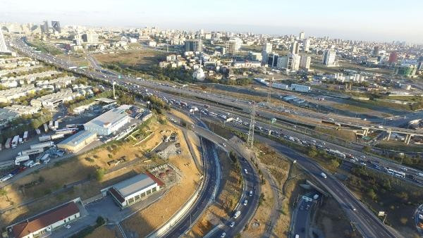 Mahmutbey kavşağında trafik felç, çıkış yok - Resim: 1
