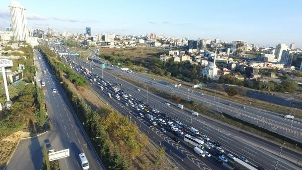 Mahmutbey kavşağında trafik felç, çıkış yok - Resim: 5
