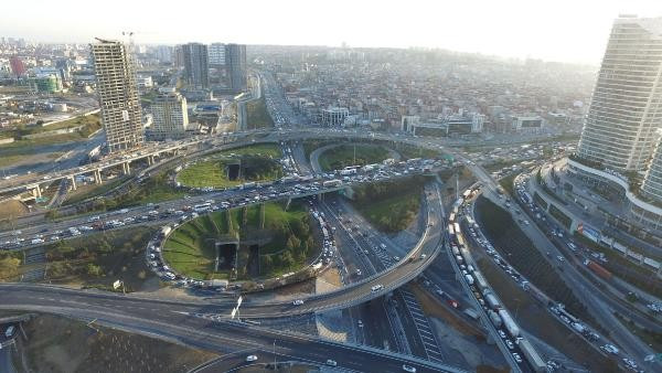 Mahmutbey kavşağında trafik felç, çıkış yok - Resim: 9