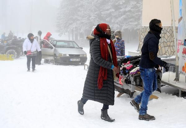 Uludağ’a kar yağdı turist akını başladı - Resim: 5