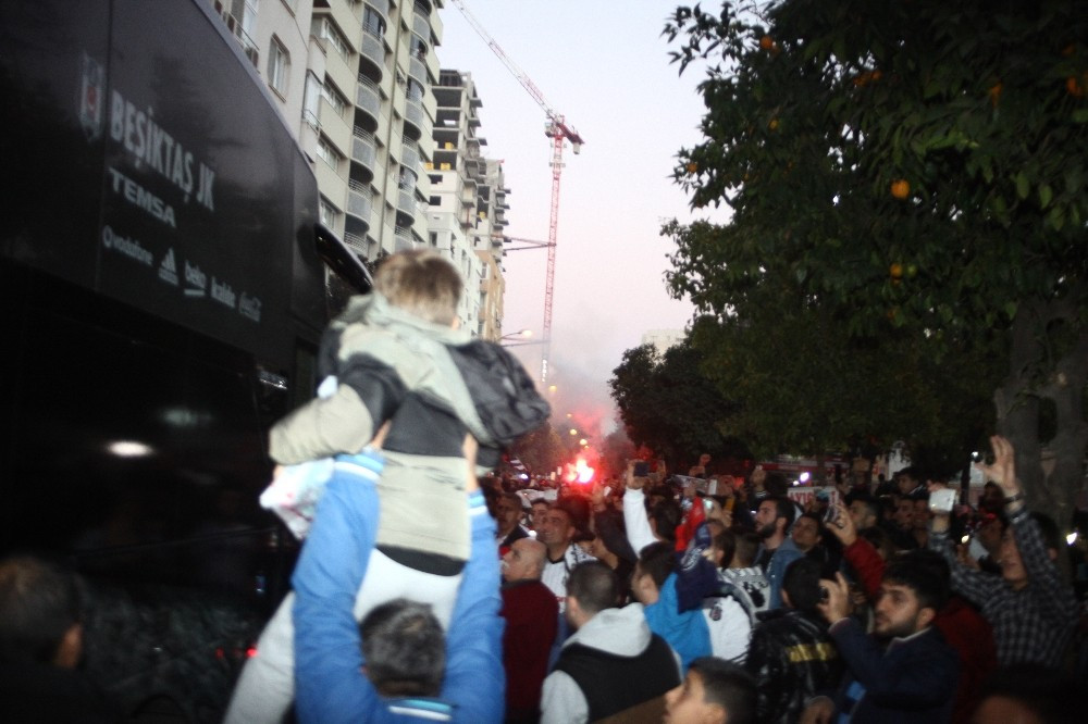 Beşiktaş maçı öncesi holigan dehşeti! - Resim: 7