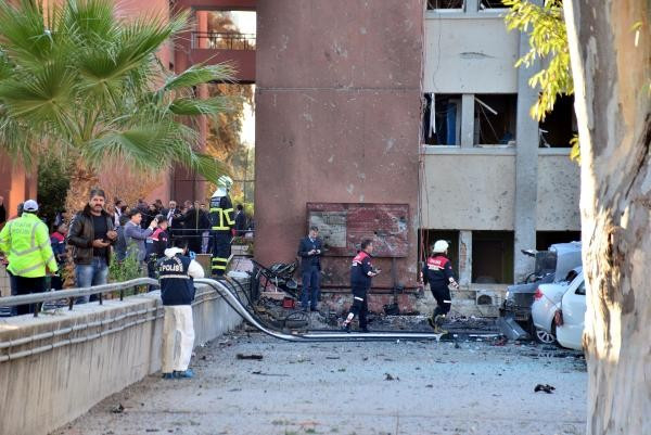 Adana Valiliği'ne bombalı aracı kadın terörist getirdi - Resim: 3