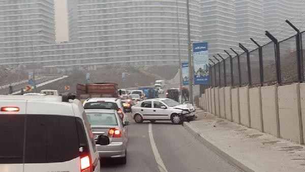 Batışehir'de trafiği kilitleyen zincirleme kaza - Resim: 4