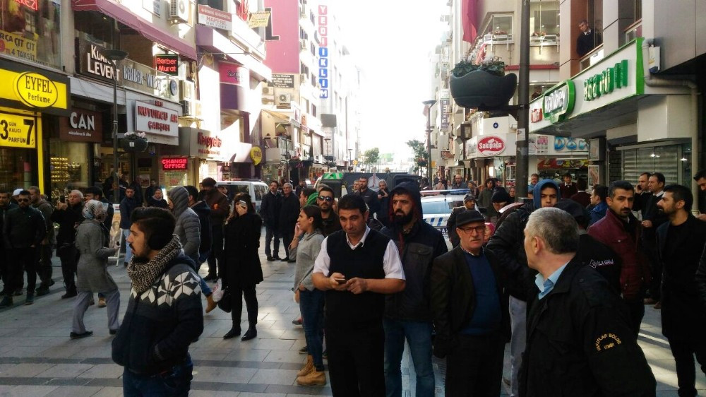 Son dakika İzmir’de bomba paniği - Resim: 1
